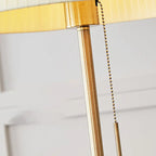Lampadaire moderne avec abat-jour en tissu beige pour salon