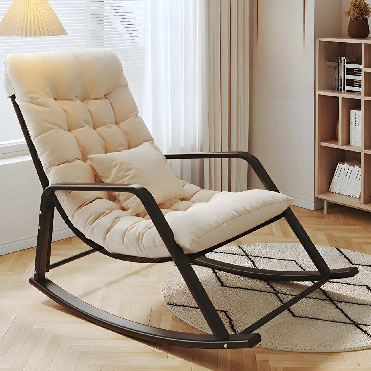 Fauteuil à bascule rembourré surdimensionné d'intérieur moderne