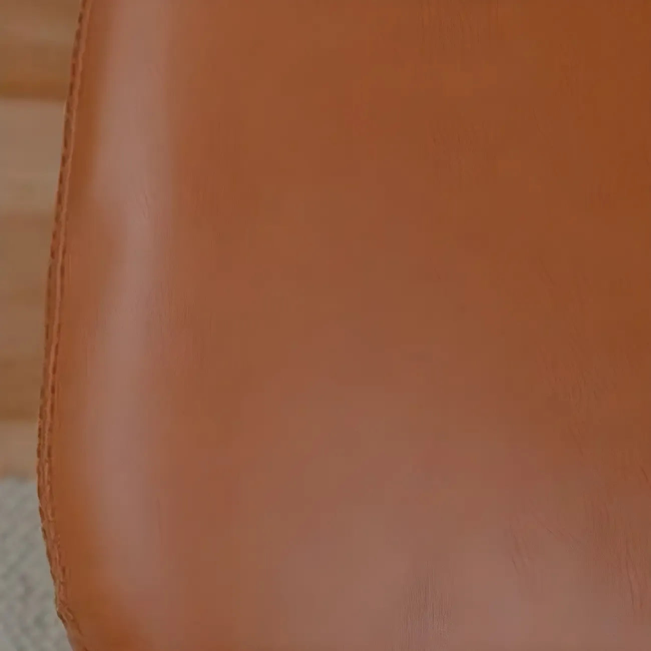 Fauteuil à bascule rembourré en similicuir avec repose-pieds en option