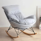 Fauteuil à bascule rembourré de style moderne du milieu du siècle avec repose-pieds