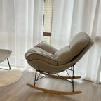 Fauteuil à bascule rembourré de style moderne du milieu du siècle avec repose-pieds