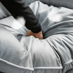 Fauteuil à bascule rembourré de style moderne du milieu du siècle avec repose-pieds