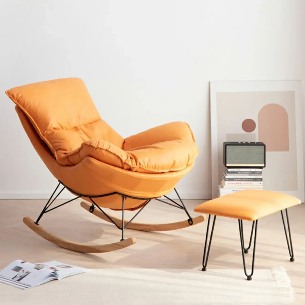 Fauteuil à bascule rembourré de style moderne du milieu du siècle avec repose-pieds