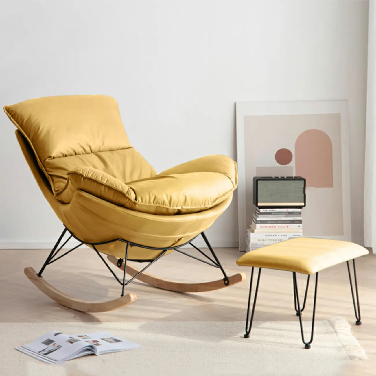 Fauteuil à bascule rembourré de style moderne du milieu du siècle avec repose-pieds