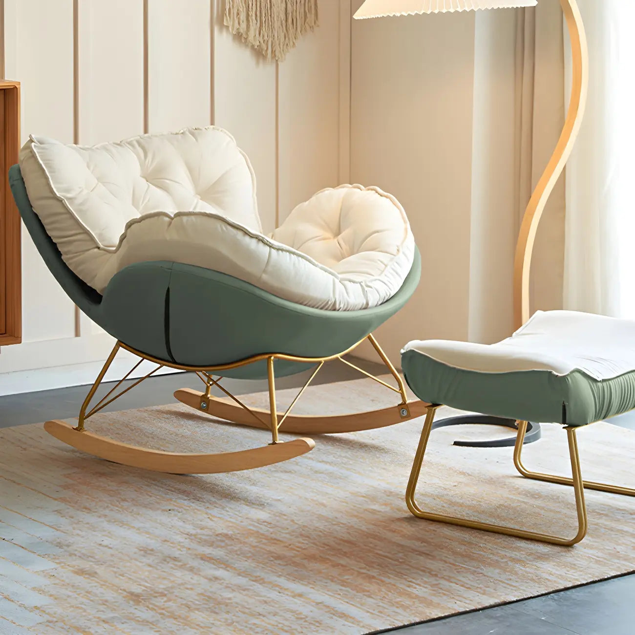 Fauteuil à bascule rembourré couleur crème avec repose-pieds pour salon