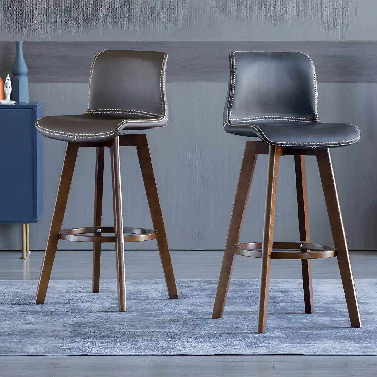 Tabouret de bar pivotant en cuir vieilli style milieu du siècle avec dossier