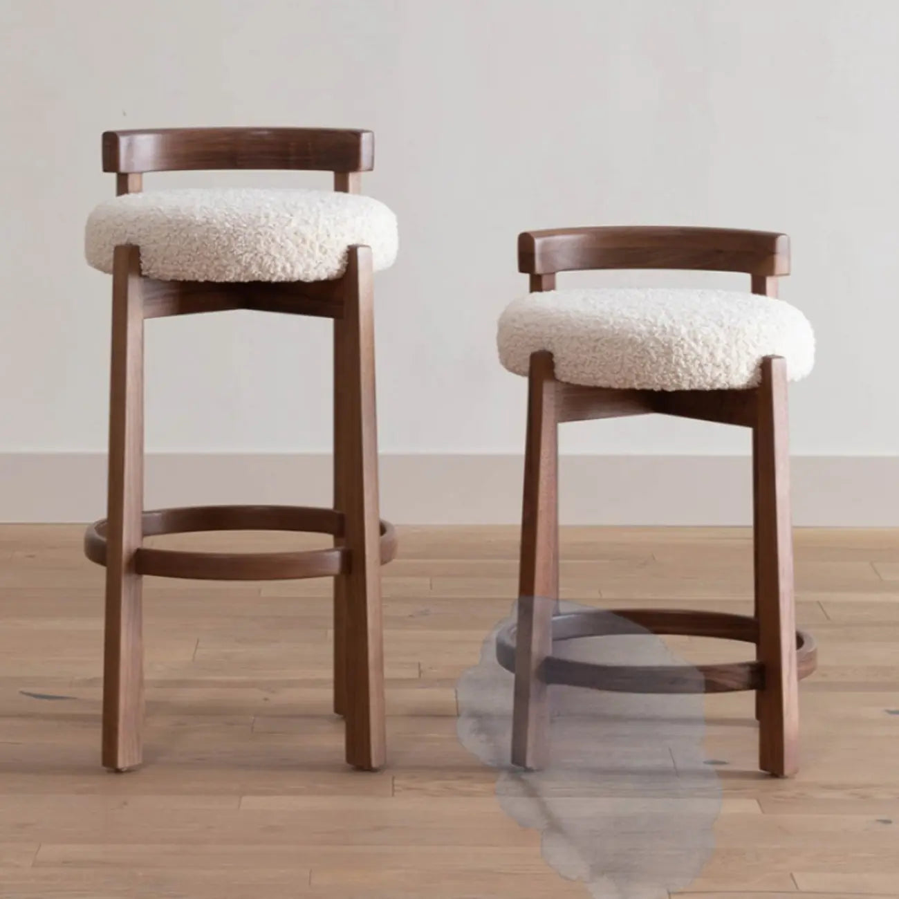 Tabourets de bar élégants en bois rembourrés avec assise ronde pour bar à domicile