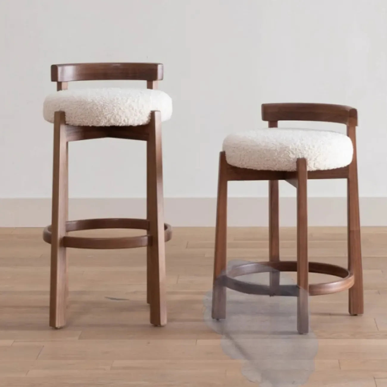 Tabourets de bar élégants en bois rembourrés avec assise ronde pour bar à domicile