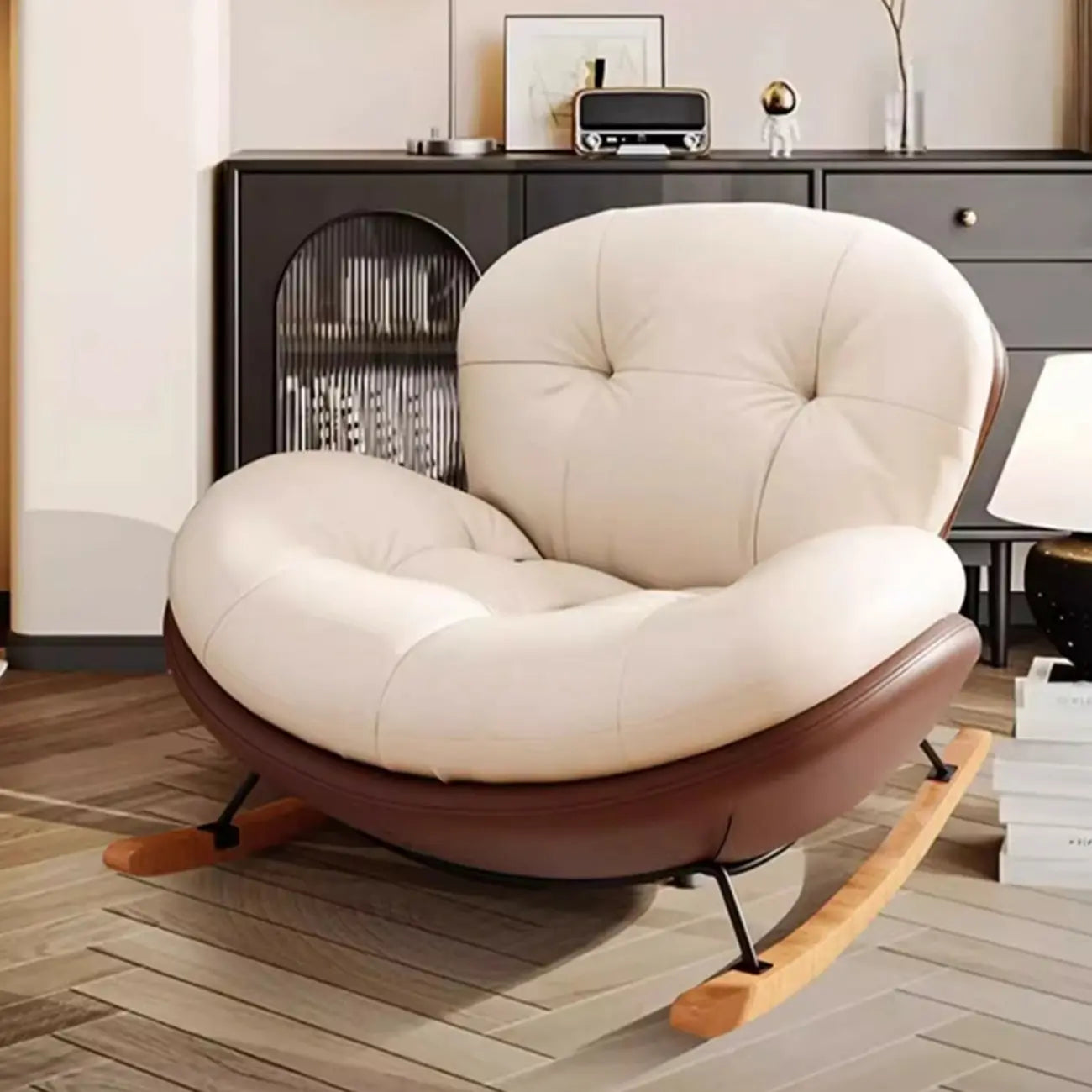 Fauteuil à bascule ergonomique arrondi et rembourré pour salon