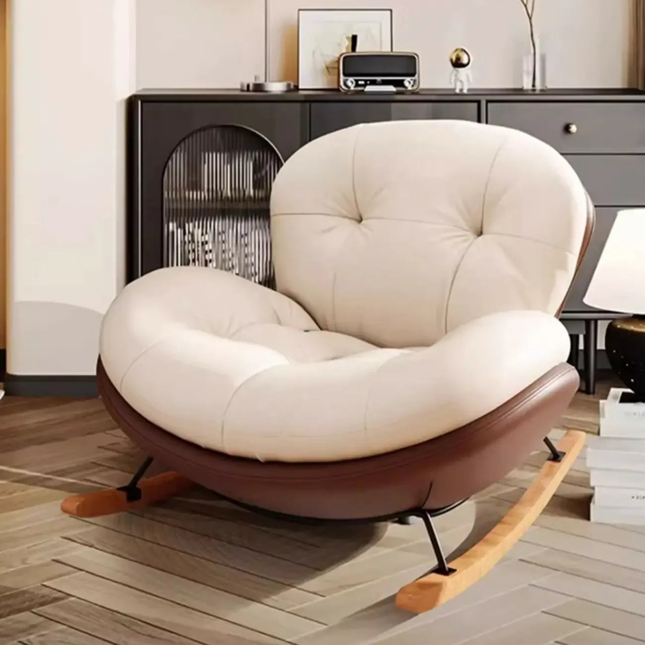 Fauteuil à bascule ergonomique arrondi et rembourré pour salon