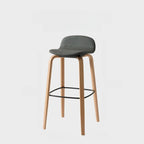 Tabourets de bar minimalistes en bois avec repose-pieds pour la cuisine