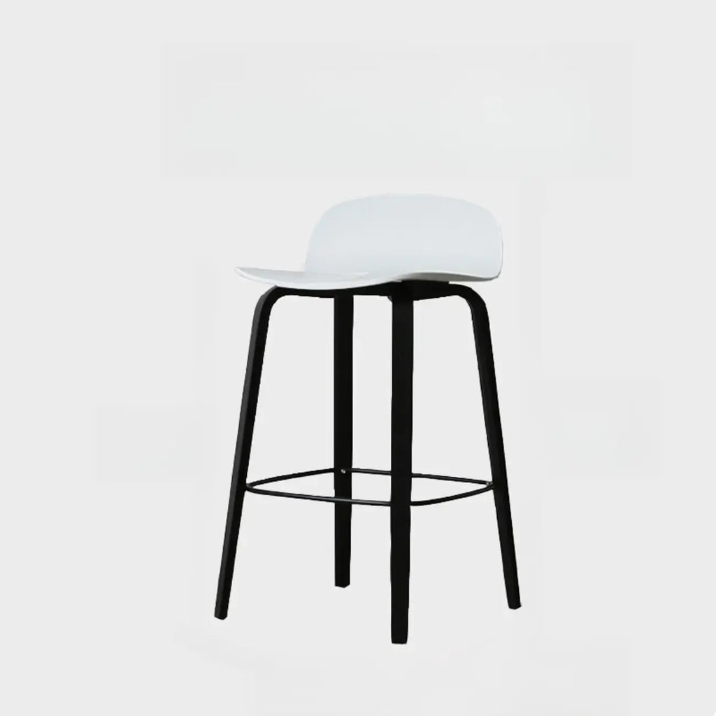 Tabourets de bar minimalistes en bois avec repose-pieds pour la cuisine
