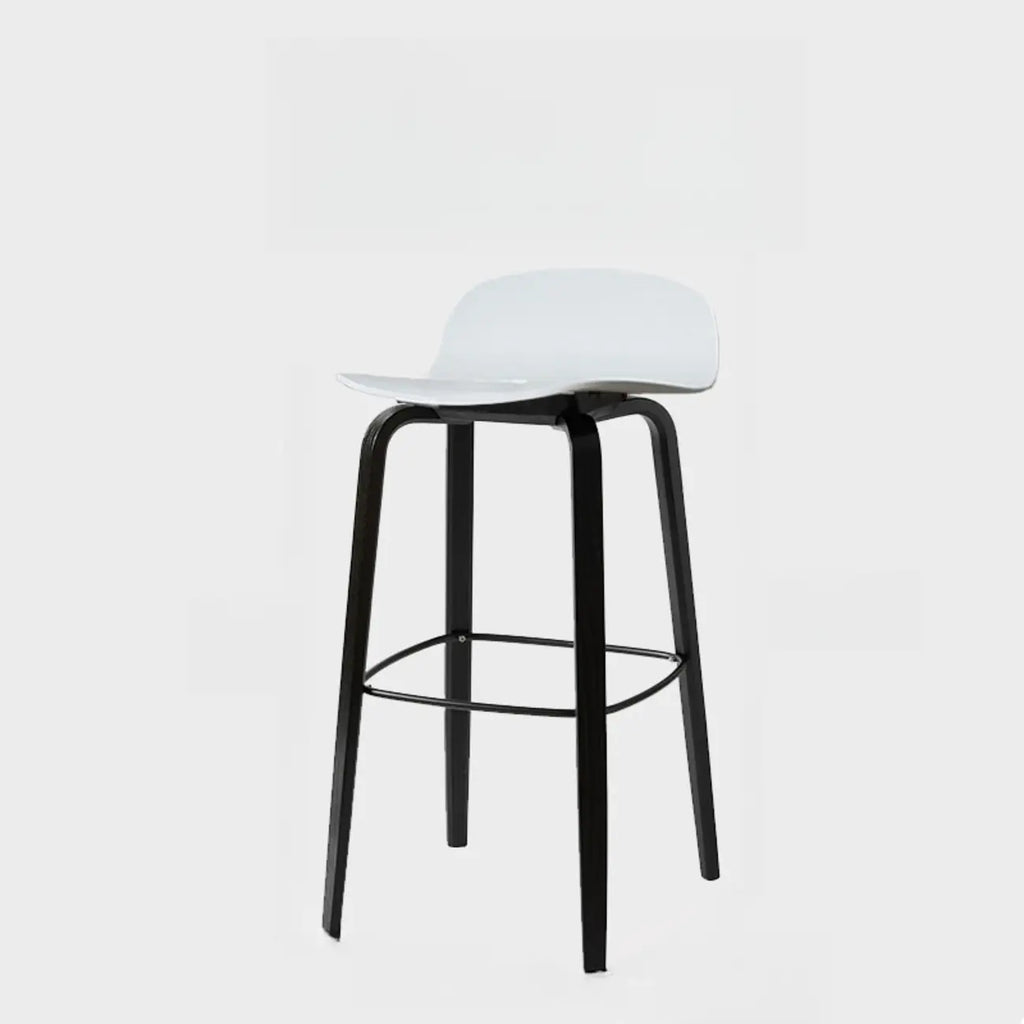 Tabourets de bar minimalistes en bois avec repose-pieds pour la cuisine