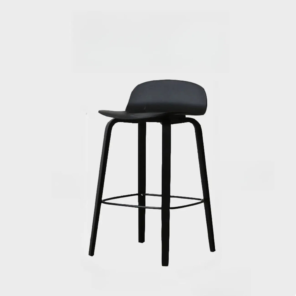 Tabourets de bar minimalistes en bois avec repose-pieds pour la cuisine