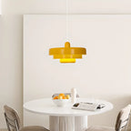 Suspension design en fer blanc à étages pour salon