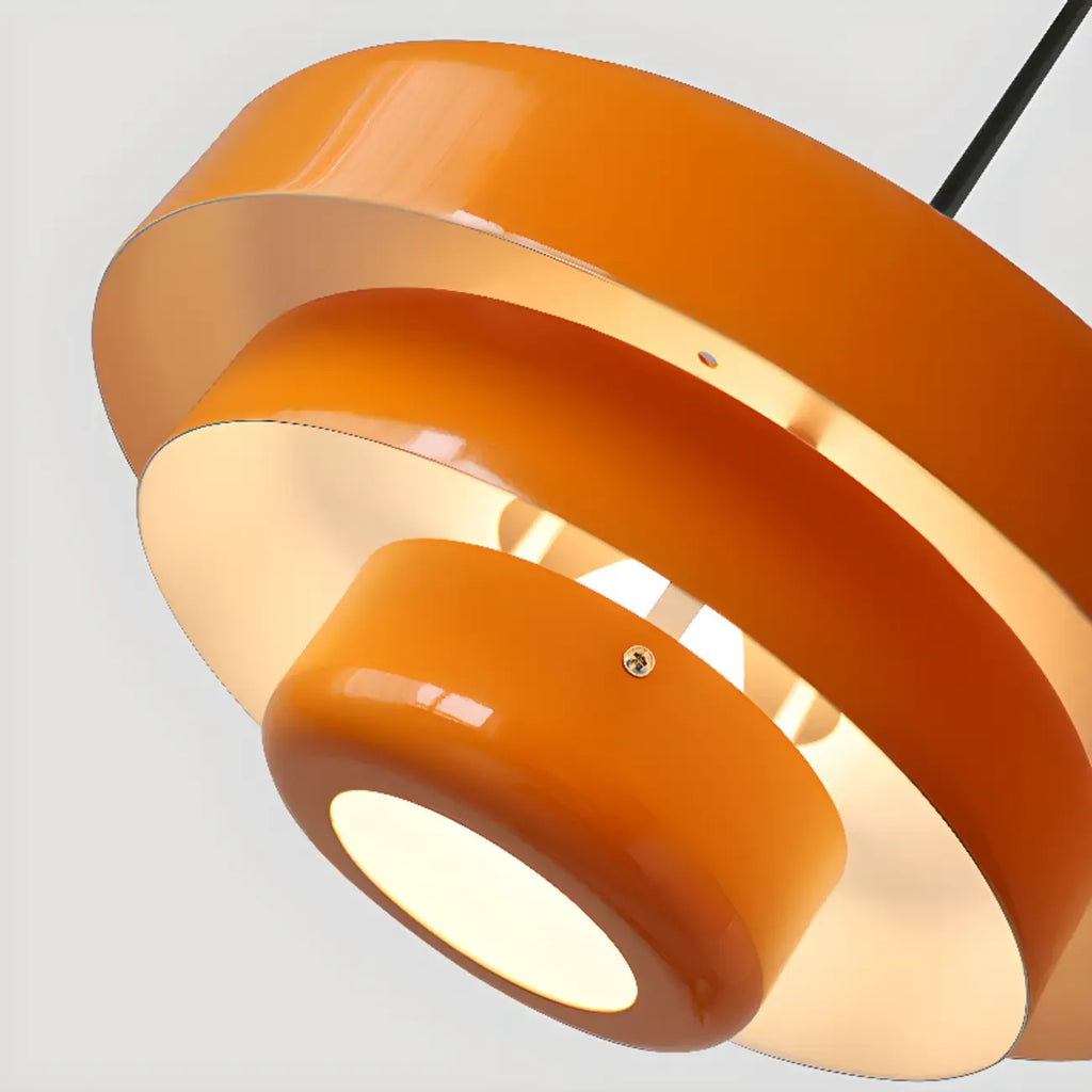 Suspension design en fer blanc à étages pour salon