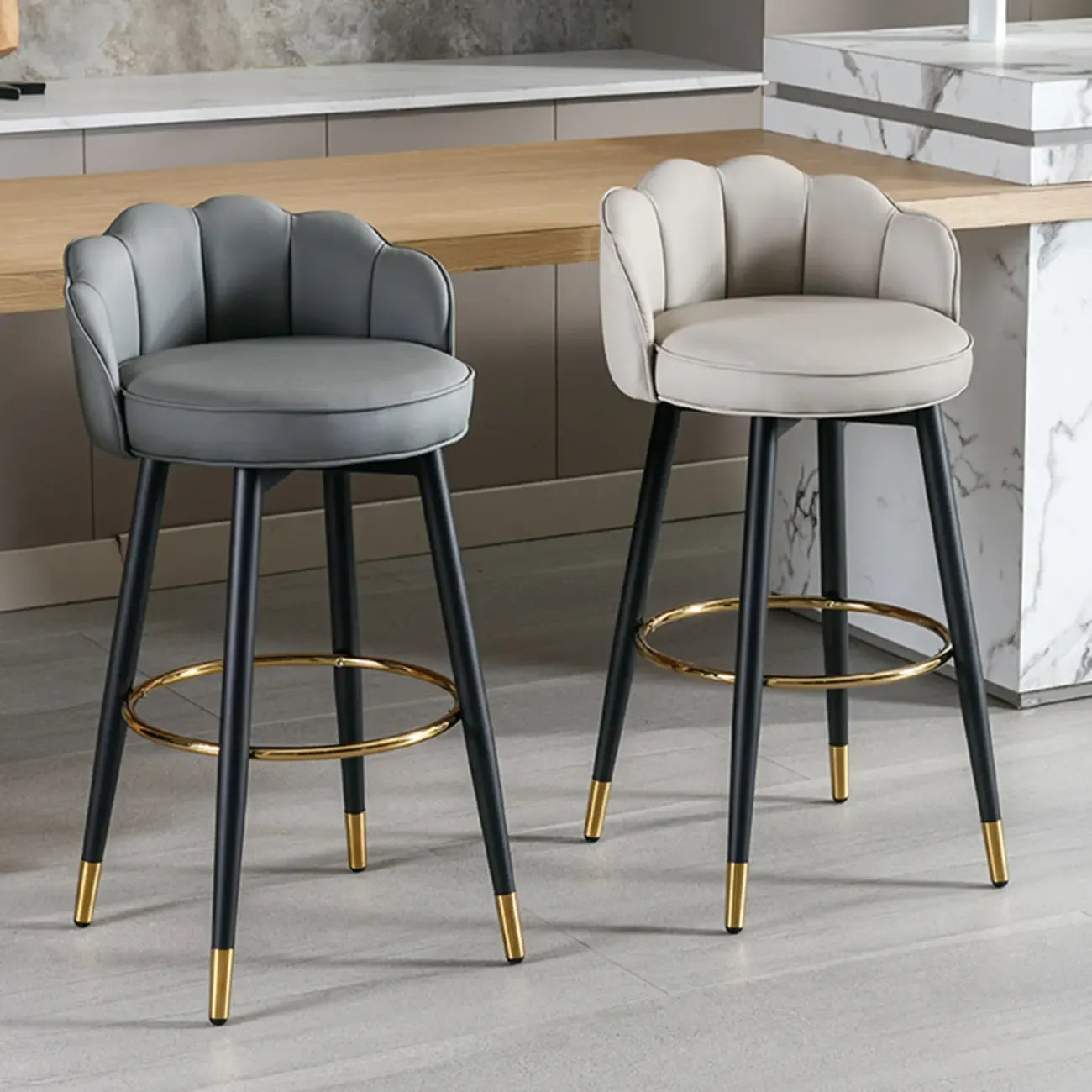 Sgabello da bar in pelle girevole a 360° altezza bancone