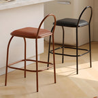 Tabourets de bar minimalistes en cuir avec structure en métal et dossier ajouré
