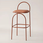 Tabourets de bar minimalistes en cuir avec structure en métal et dossier ajouré