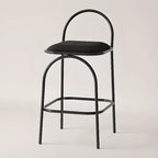 Tabourets de bar minimalistes en cuir avec structure en métal et dossier ajouré