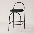 Tabourets de bar minimalistes en cuir avec structure en métal et dossier ajouré