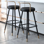 Tabouret de bar minimaliste en métal noir et cuir rembourré