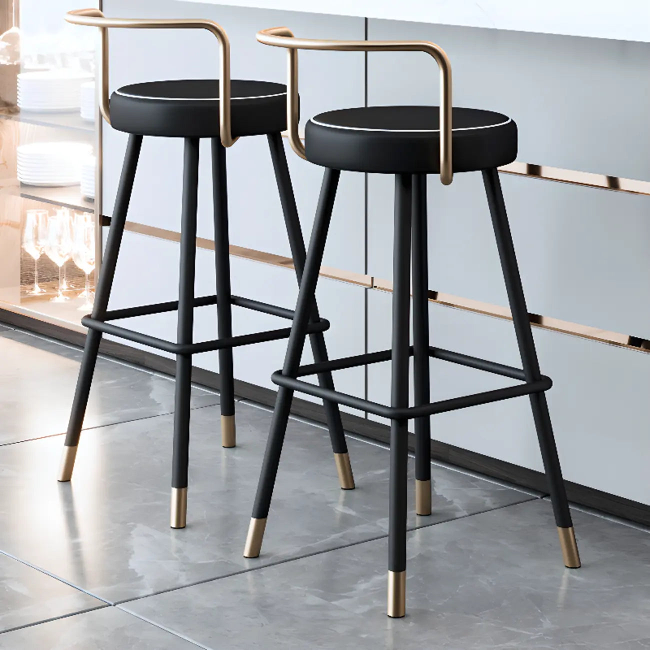 Tabouret de bar minimaliste en métal noir et cuir rembourré