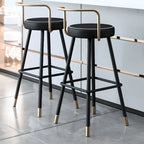 Tabouret de bar minimaliste en métal noir et cuir rembourré