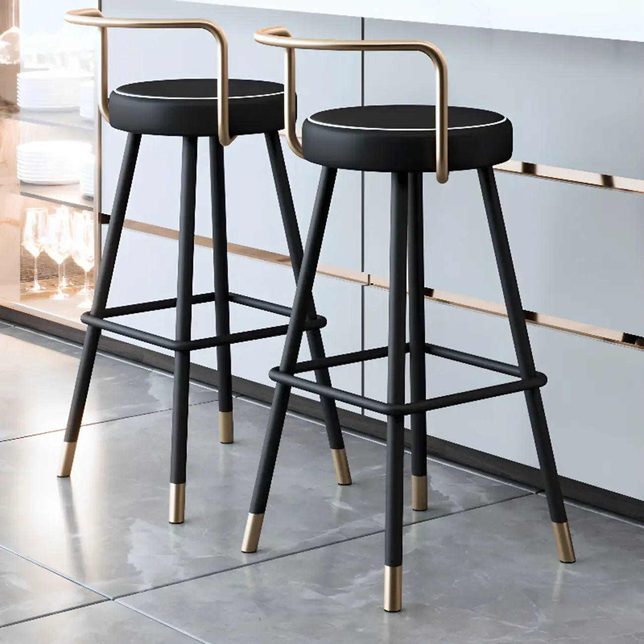Tabouret de bar minimaliste en métal noir et cuir rembourré