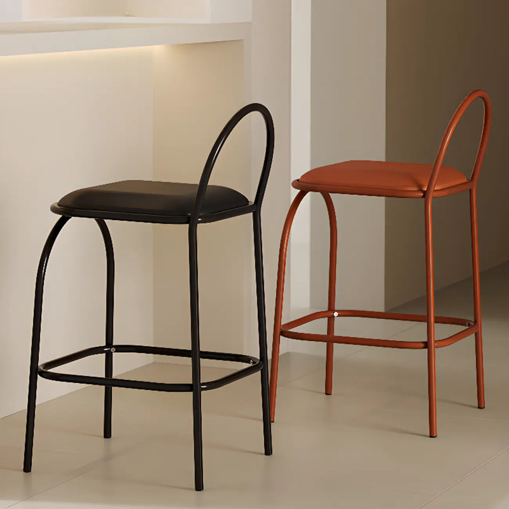 Tabourets de bar minimalistes en cuir avec structure en métal et dossier ajouré