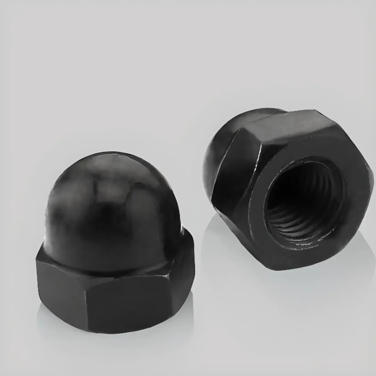 Tabouret de bar minimaliste en métal noir et cuir rembourré