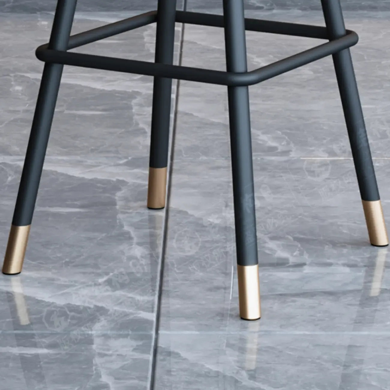 Tabouret de bar minimaliste en métal noir et cuir rembourré