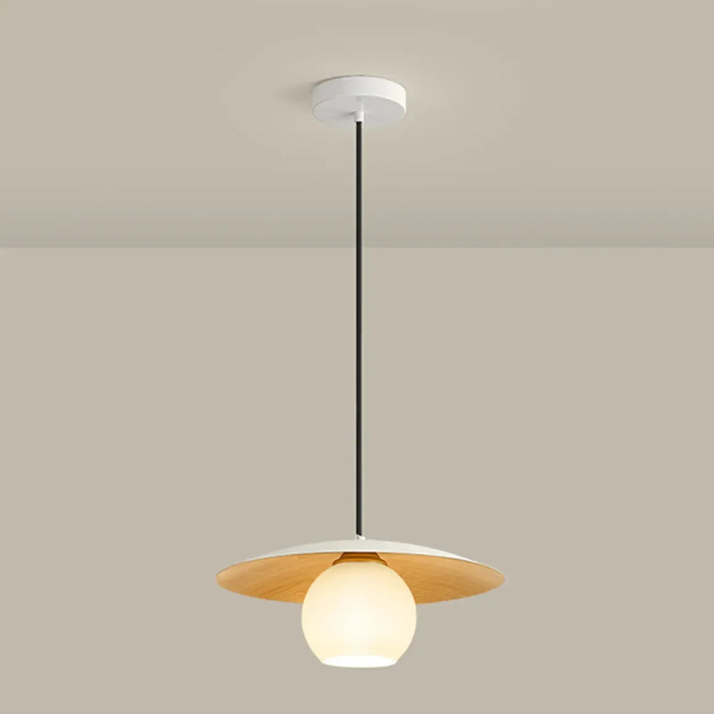 Suspension minimaliste en verre blanc avec disque métallique pour salon