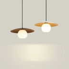 Suspension minimaliste en verre blanc avec disque métallique pour salon