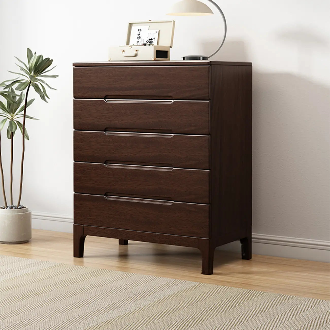 Commode contemporaine en bois laqué à 5 tiroirs