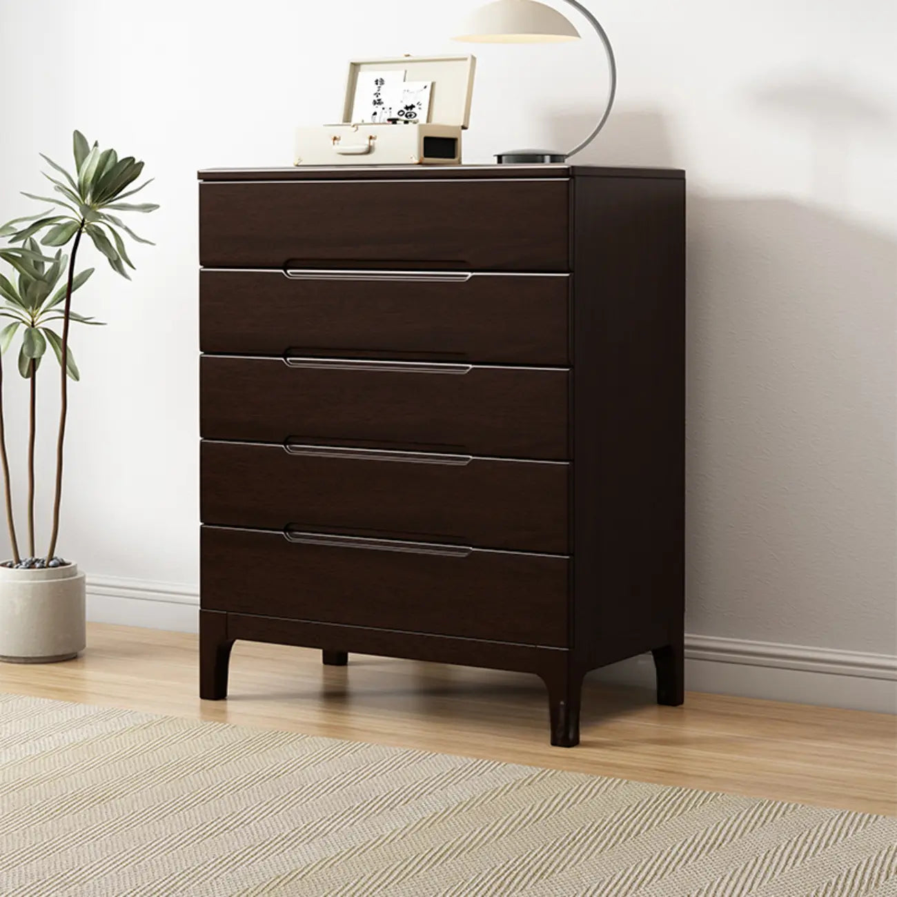 Commode contemporaine en bois laqué à 5 tiroirs