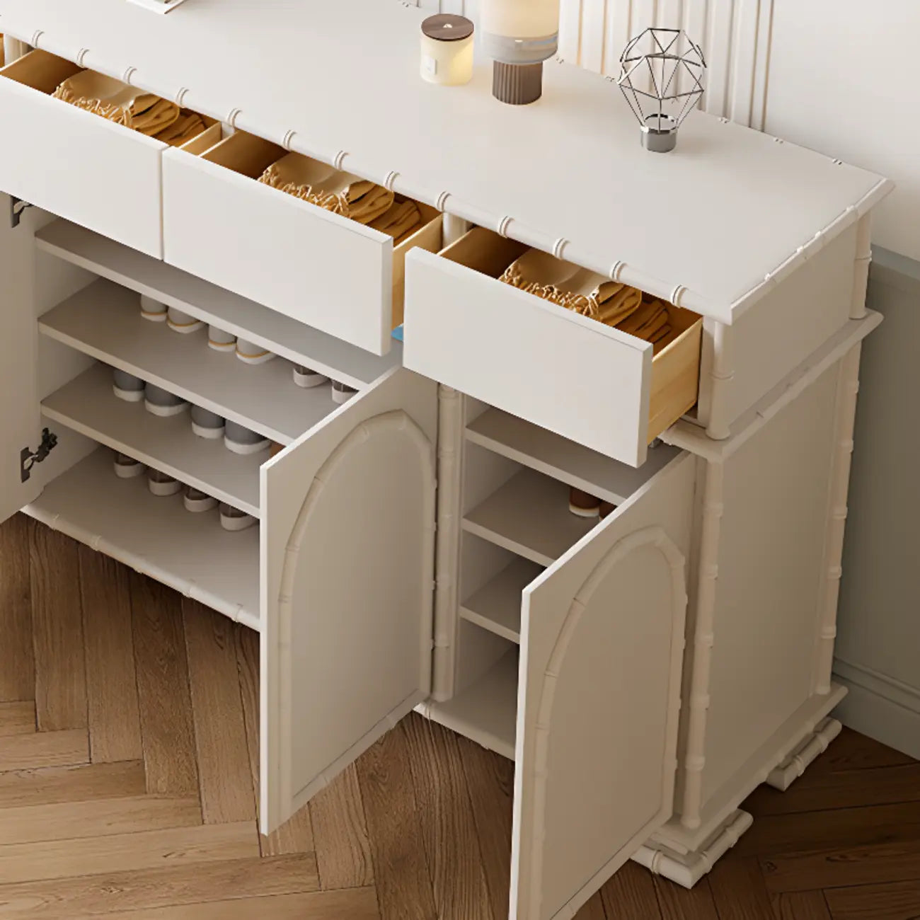 Élégant meuble à chaussures d'entrée en bois blanc avec 4 tiroirs