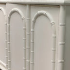Élégant meuble à chaussures d'entrée en bois blanc avec 4 tiroirs