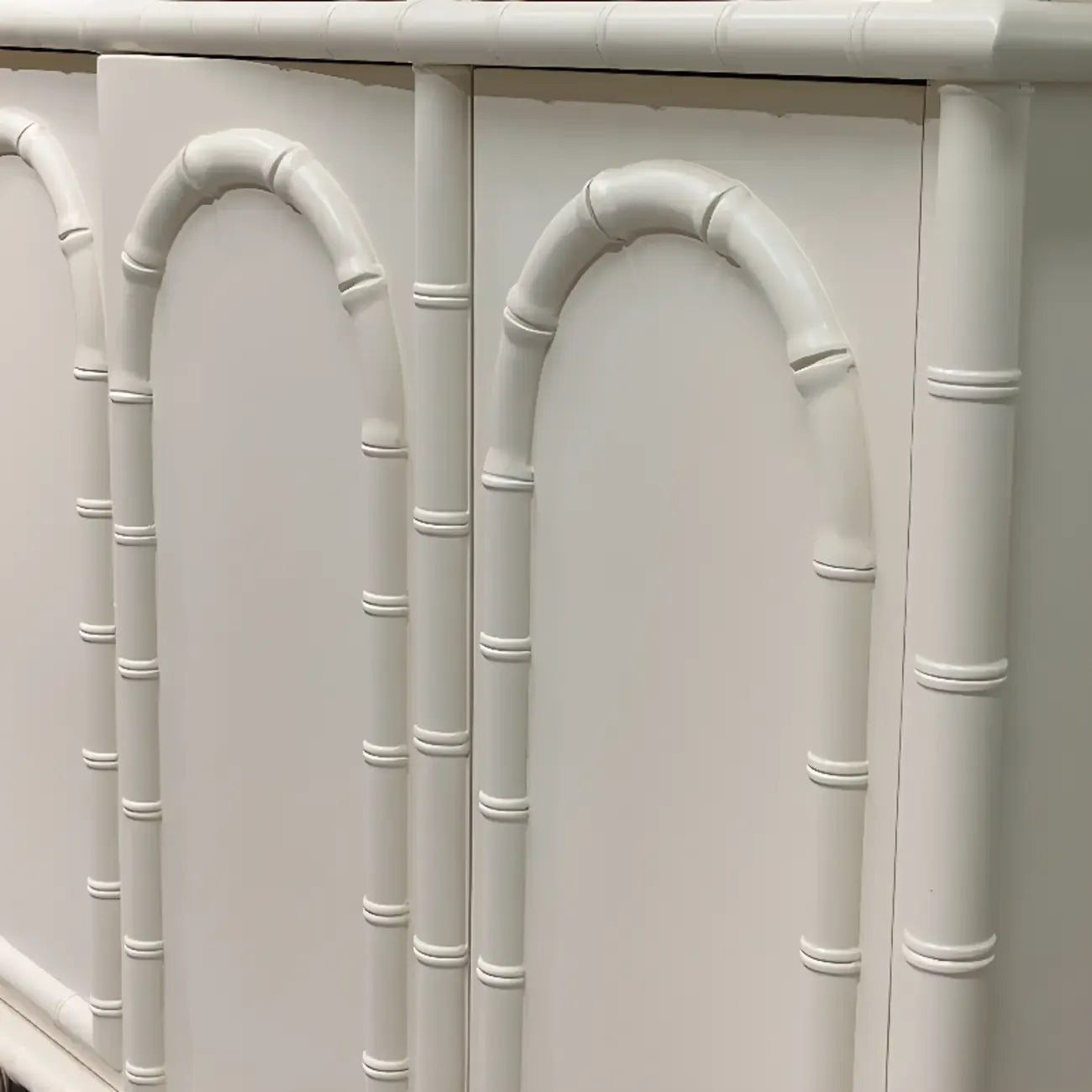 Élégant meuble à chaussures d'entrée en bois blanc avec 4 tiroirs