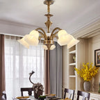 Lustre classique en laiton à motif floral pour salon, avec abat-jour beige