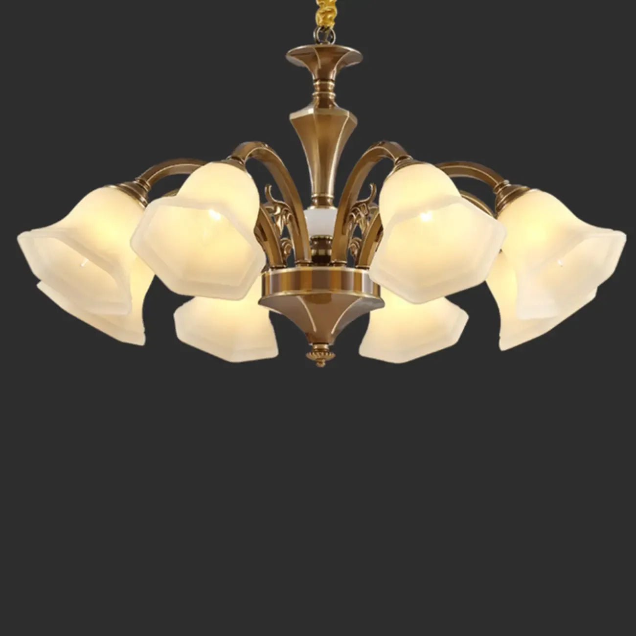 Lustre classique en laiton à motif floral pour salon, avec abat-jour beige