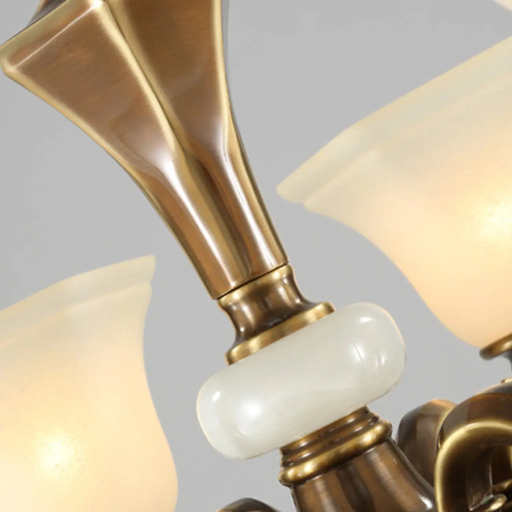 Lustre classique en laiton à motif floral pour salon, avec abat-jour beige