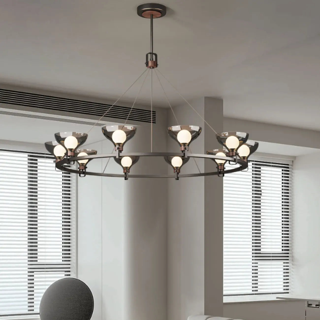Lustre industriel en métal noir avec abat-jour en verre gris