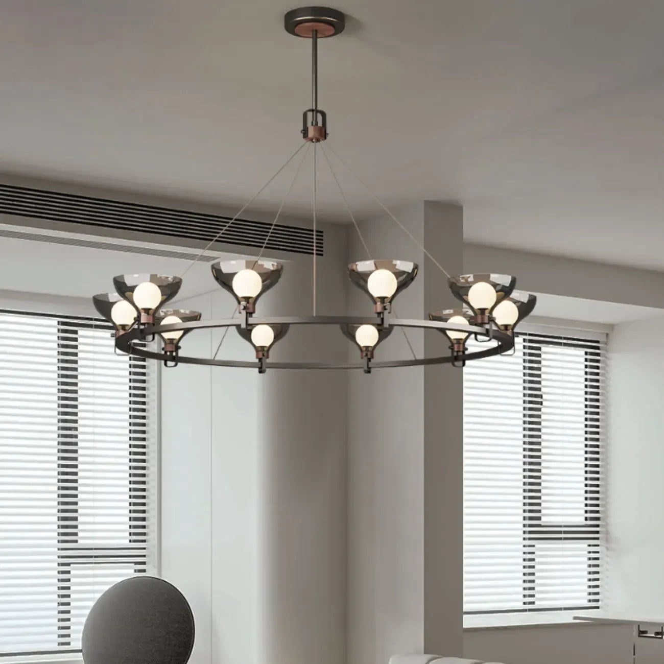 Lustre industriel en métal noir avec abat-jour en verre gris