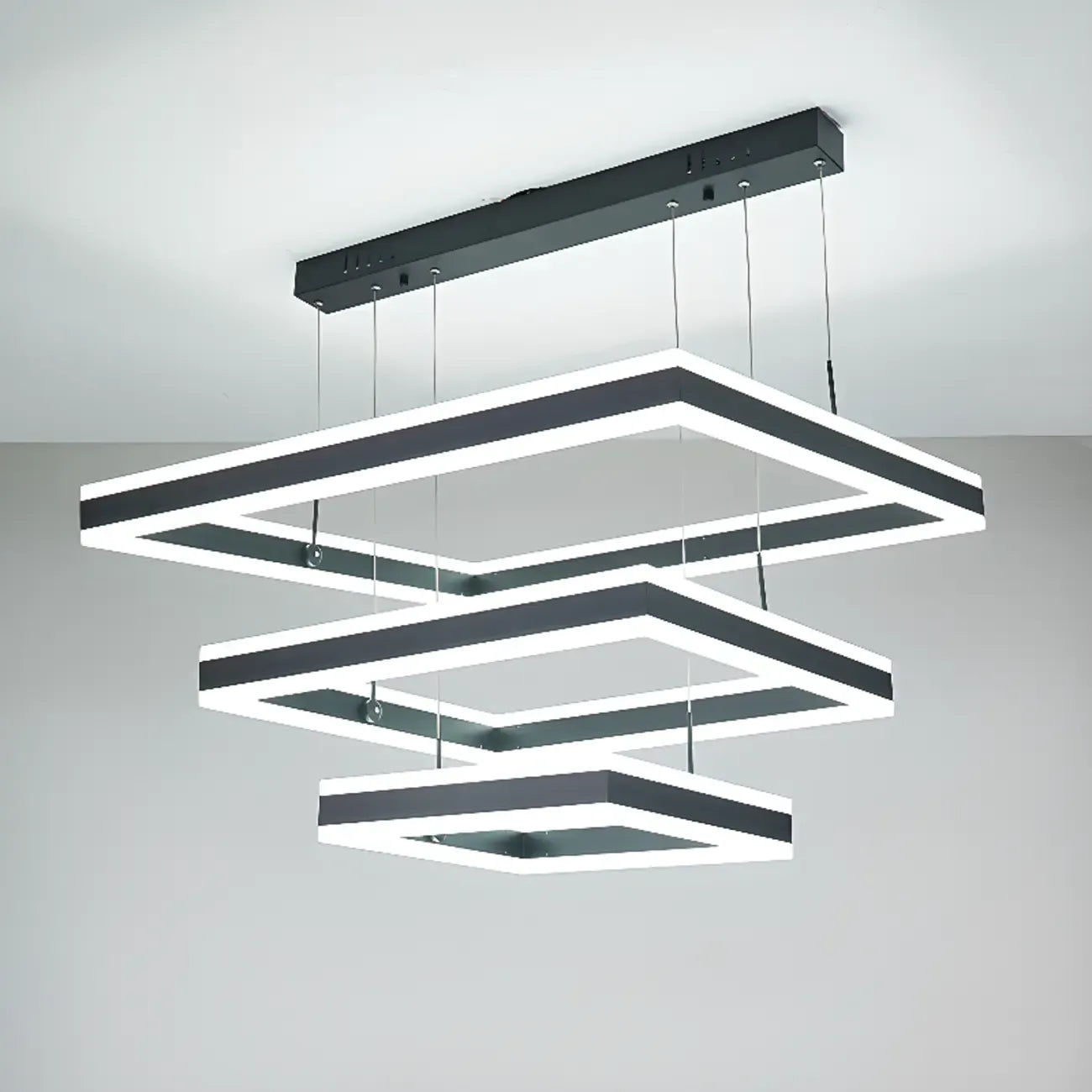 Lustre moderne linéaire carré à 3 niveaux avec LED à intensité variable