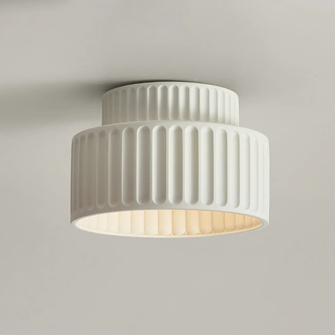 Plafonnier semi-encastré cylindrique moderne avec abat-jour en plastique