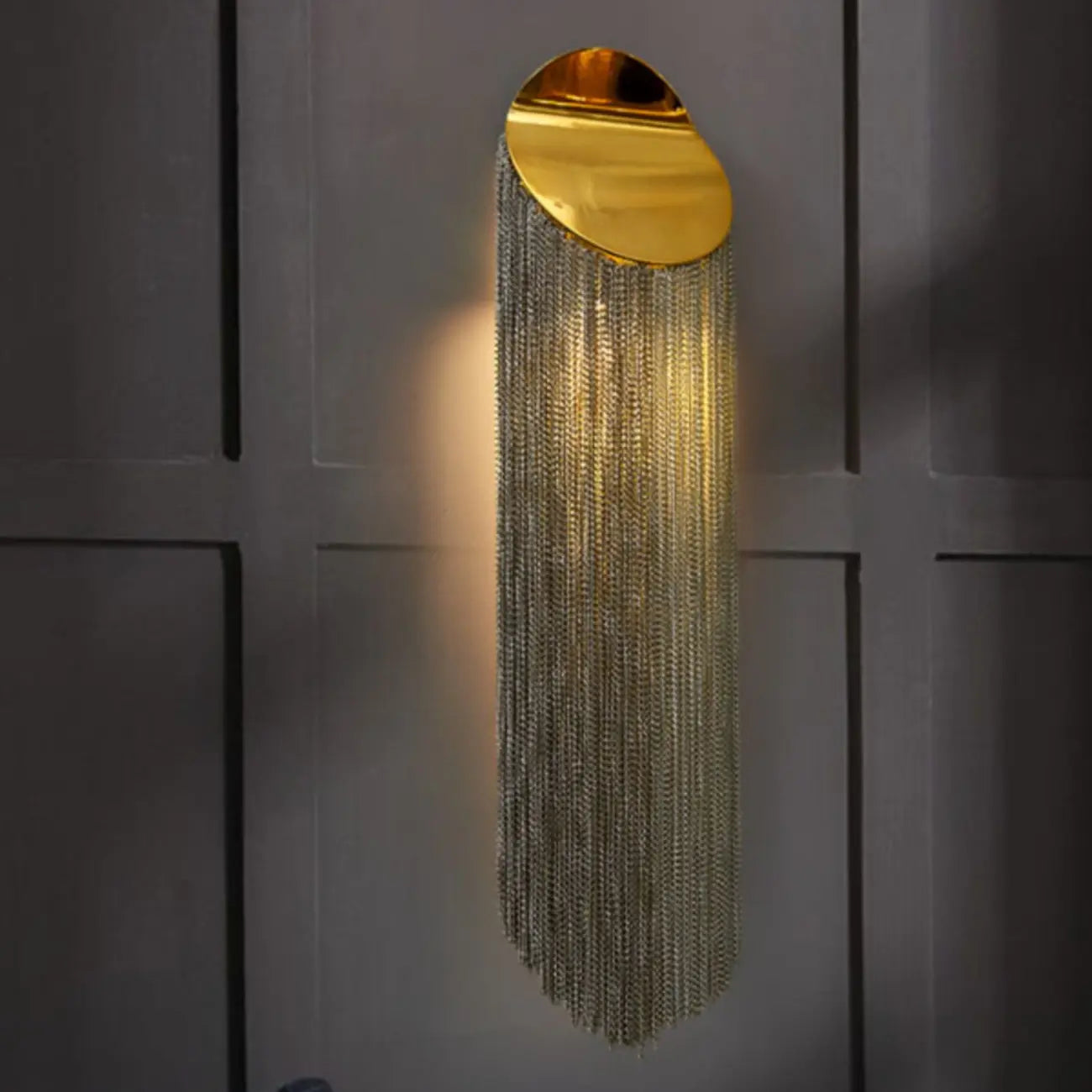 Applique murale de luxe en métal avec abat-jour en aluminium à lumière ambiante