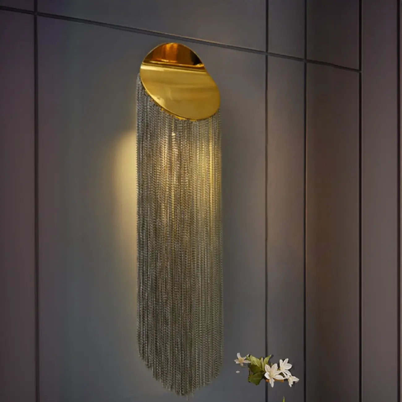 Applique murale de luxe en métal avec abat-jour en aluminium à lumière ambiante