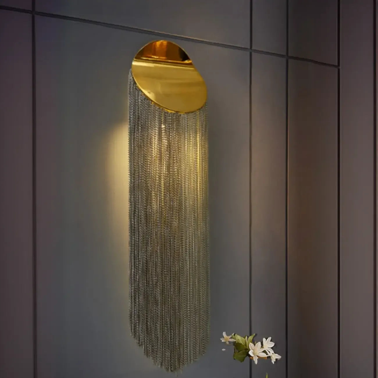 Applique murale de luxe en métal avec abat-jour en aluminium à lumière ambiante