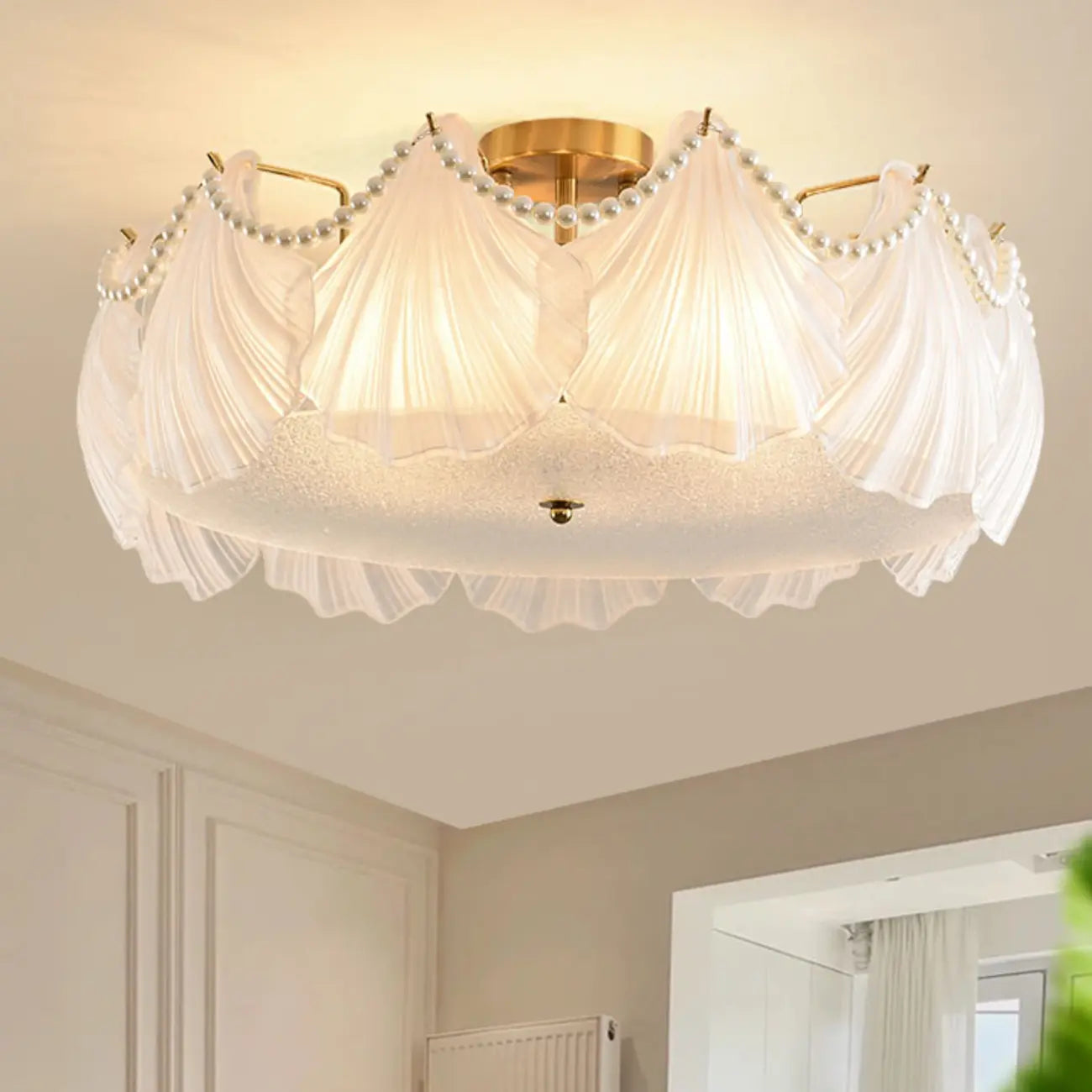 Plafonnier de luxe pour salon avec abat-jour en verre en forme de coquillage